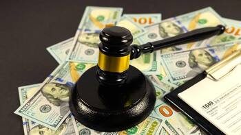 Caos fiscal: el Gobierno congela cuentas bancarias y se quedará con los dólares de ciudadanos y extranjeros que incumplan este requisito clave