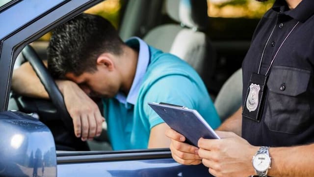 Oficial | El Gobierno revisará coche por coche y prohibirá las licencias de conducir de todos los que retrasaron este trámite