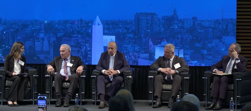Kezia McKeague (McLarty Associates) junto a Rubén Roberto Dusso (vicegobernador de Catamarca), José Luis Manzano (Integra Capital) Michael Meding (McEwen Copper) y Martín Pérez de Solay (Glencore Argentina)