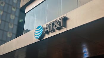 AT&T reporta crecimiento de 20% en ingresos en México, pero una baja en pospago debido a registro celular