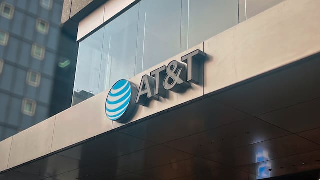 AT&T reporta crecimiento de 20% en ingresos en México, pero una baja en pospago debido a registro celular