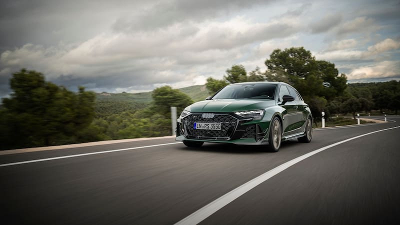 Audi anuncia el nuevo RS 3 competition limited: este modelo cuenta con el icónico motor de 5 cilindros y solo lanzarán 750 unidades.