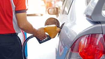 Aumenta la nafta: cuánto saldrá llenar el tanque con súper en diciembre