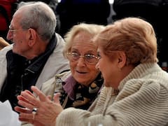 El Gobierno dará un cheque de estímulo de $230.000 a los mayores de 60 años que cumplan estos requisitos