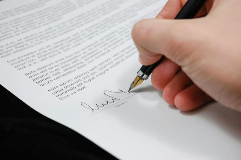 Aunque el crédito ya esté completamente pagado, la vivienda no queda liberada automáticamente del gravamen. Si no se realiza la cancelación de la hipoteca, esta continuará registrada y puede limitar la posibilidad de disponer legalmente del inmueble.