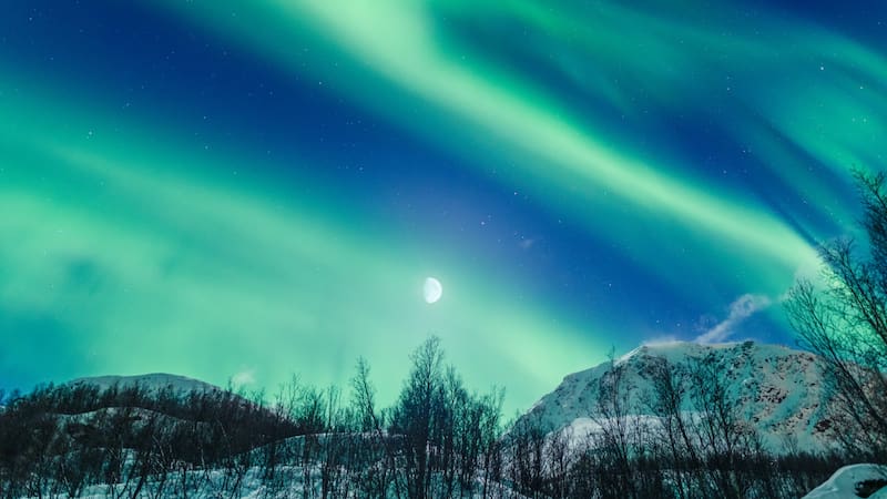 Canadá ofrece hasta 300 noches de auroras boreales al año en algunos de sus destinos.