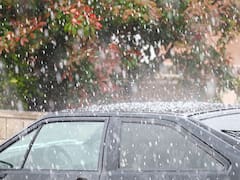 La DGT advierte sobre conducir con granizo: “Puede aparecer de forma repentina y convertir la carretera en una superficie deslizante”