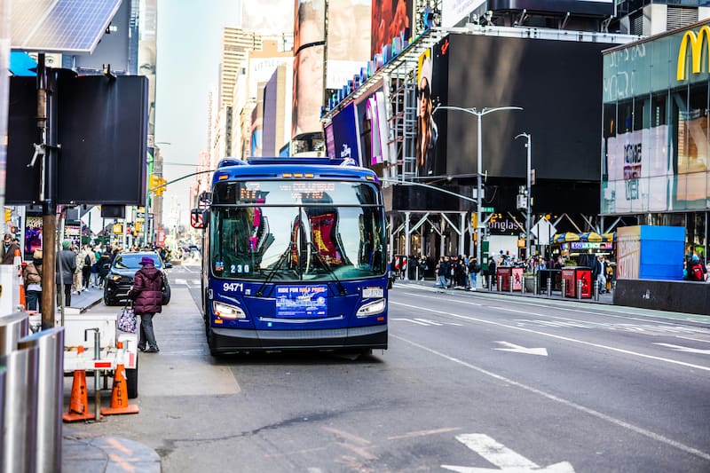 La MTA (Autoridad Metropolitana del Transporte) comenzó a desplegar un sistema de fiscalización más dinámico dentro de los autobuses, inspirado en modelos que ya funcionan en grandes ciudades del mundo. Imagen: Unsplash.