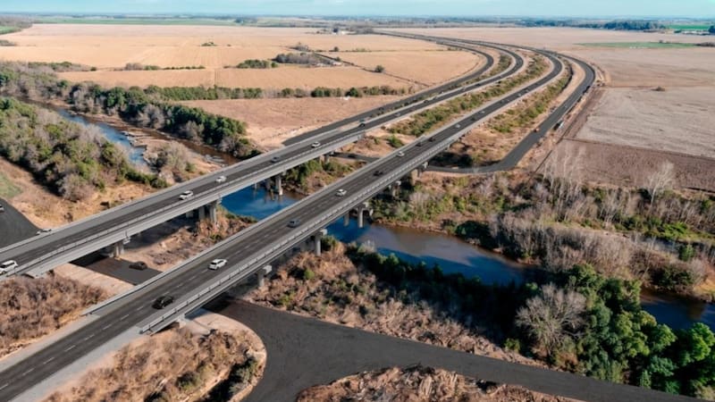 La obra para completar los tres tramos faltantes de la Autopista Nacional Ruta 19 entre Córdoba y San Francisco que está llevando adelante el Gobierno de Córdoba a través de la empresa Caminos de las Sierras generó 109 puestos de trabajo. Foto: Gentileza del Gobierno de Córdoba.