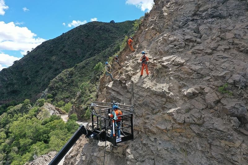 Esta obra se frenó por riesgo de derrumbe.