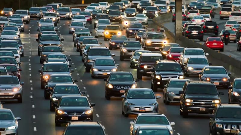 Autos en las carreteras federales de México. Fuente: Shutterstock