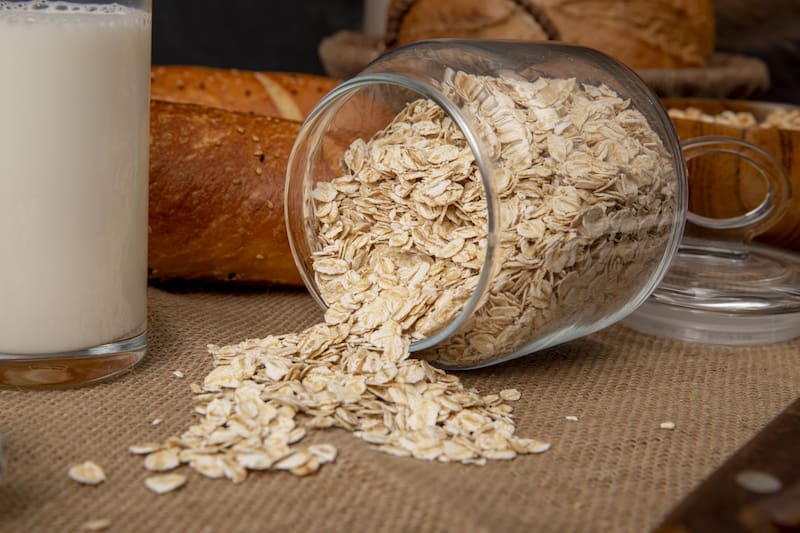 Avena al horno con cacao y frutos rojos: la receta nutritiva que combina energía, fibra y antioxidantes para empezar el día