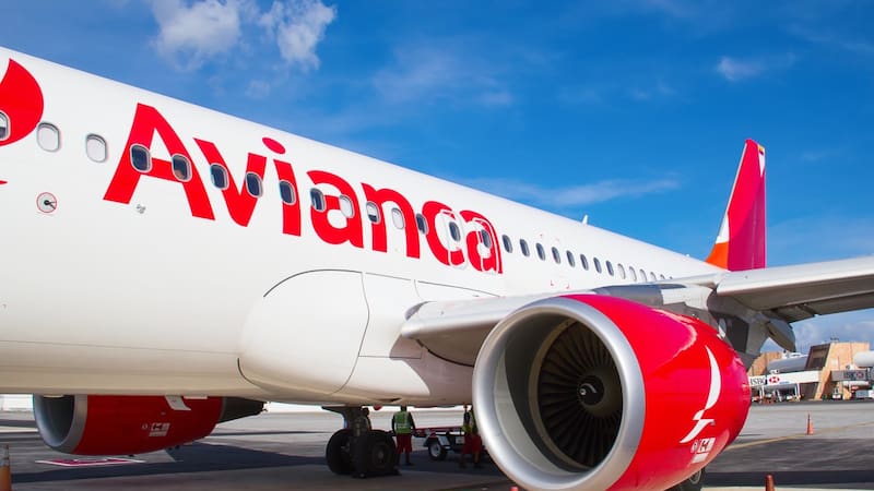Avianca demanda a un influencer por un incidente en un vuelo a España: puso en riesgo a los pasajeros.