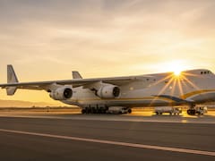 Despega el avión más grande del mundo: tiene tres pisos de altura y más de una cuadra de largo