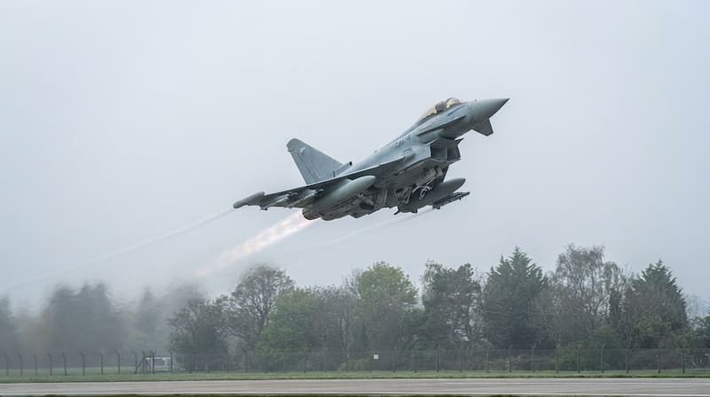 Un avión Typhoon despega de la base de RAF Coningsby con destino a Qatar (Foto: Shauna Martin RAF/UK MOD Crown/Handout vía Reuters).