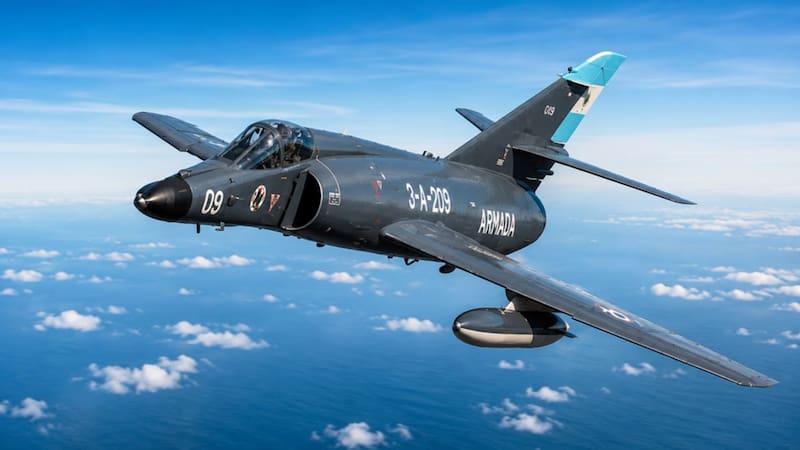 Tras más de 40 años de servicio, la Armada Argentina anunció el retiro de una aeronave héroe en la Guerra por Malvinas.