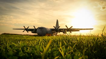 El coloso de la Fuerza Aérea Argentina: así es el avión de casi 30 metros que puede llevar 90 soldados y toneladas de carga