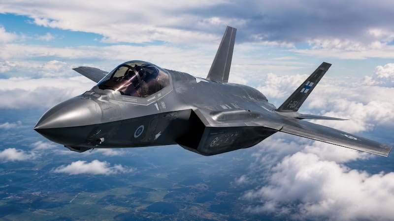 La introducción de esta aeronave modifica el equilibrio de poder en una región de importancia estratégica y restituye a un actor occidental una función central en el contexto militar global.