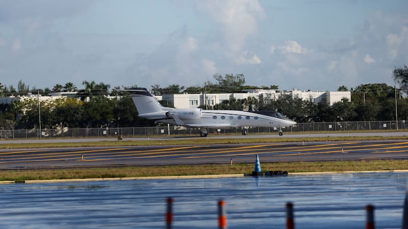 La aeronave hizo una escala técnica en Guayaquil antes de continuar hacia su destino final por una ruta que evitó el territorio brasileño.