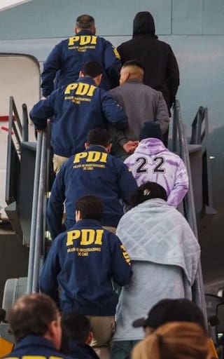 Inmigrantes expulsados | El primer avión con colombianos, ecuatorianos y bolivianos llega esta noche a Bogotá
