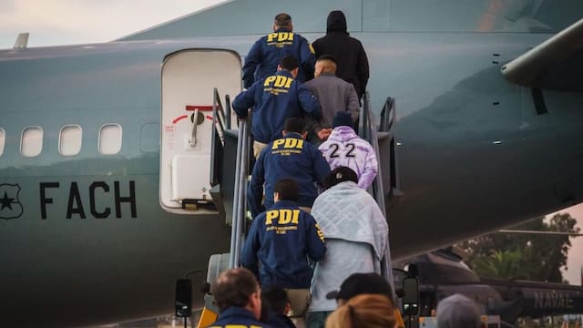 Inmigrantes expulsados | El primer avión con colombianos, ecuatorianos y bolivianos llega esta noche a Bogotá