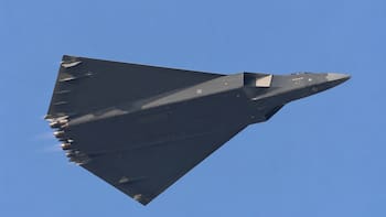 China presenta su avión invisible: vuela sin cola, burla cualquier radar y tiene al Pentágono en alerta máxima
