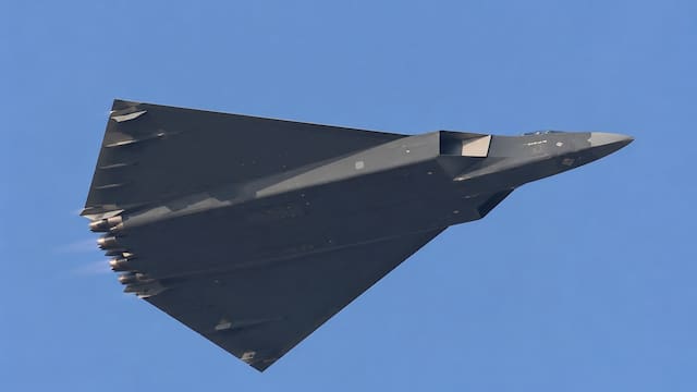 China presenta su avión invisible: vuela sin cola, burla cualquier radar y tiene al Pentágono en alerta máxima