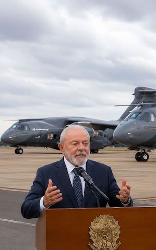 El Gobierno compra 2 aviones KC-390 de Brasil para la defensa nacional: costará más de 366 millones
