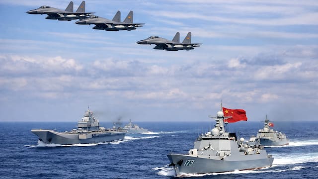 Estados Unidos en alerta máxima: China se metió en la guerra y ya rodeó a este país con 26 aviones de última generación y 7 buques armados