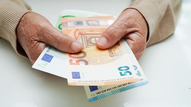 Ayuda de 140 euros para todos los jubilados con hijos: ¿cómo solicitarla y cuáles son los requisitos?