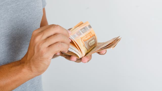 Ayuda de 480 euros para amas de casa: ¿cómo solicitarla y cuáles son los requisitos?