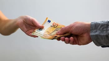 Ayuda de 525 euros disponible para todos los pensionistas vulnerables: ¿cómo solicitarla y cuáles son los requisitos?