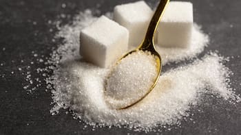 No es miel: el endulzante que podría causar diabetes, obesidad y problemas digestivos
