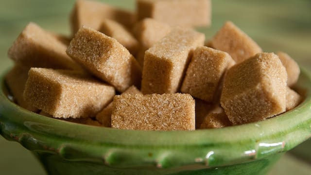 Adiós azúcar: el endulzante 100% natural que es 10 veces más dulce y aporta calcio, potasio y magnesio