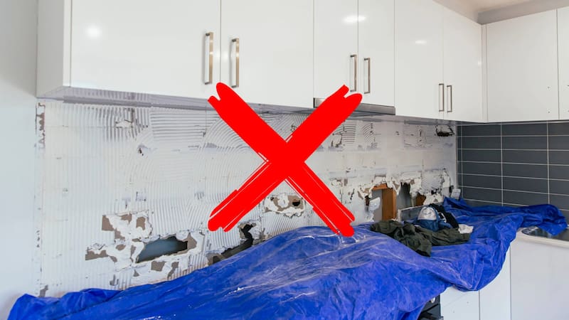 Adiós a los azulejos: la tendencia que permite renovar la cocina en un día y sin entrar en obra. Foto: Shutterstock.
