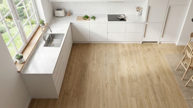 Murieron los azulejos de la cocina tradicional: esta nueva tendencia soporta la humedad, es fácil de limpiar y no necesita mano de obra para su instalación