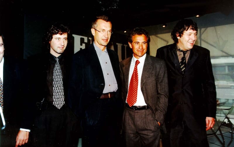 Carlos Baccetti, Manuel Antelo y Ramiro Agulla, con el cineasta alemán Wim Wenders, quien dirigió una publicidad de la agencia para Renault