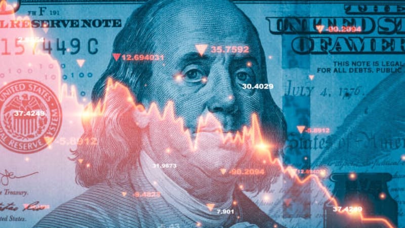 Oficial | Tiembla el dólar: el Gobierno impone una retención del 19% a los rendimientos de las cuentas en dólares. Fuente: Shutterstock
