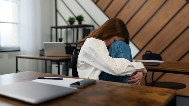 Seguridad Social revisará bajas largas: cuándo pueden suspenderte el cobro mensual