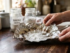 Mix baking soda, salt, and water in aluminum foil: what it’s for and why it’s recommended