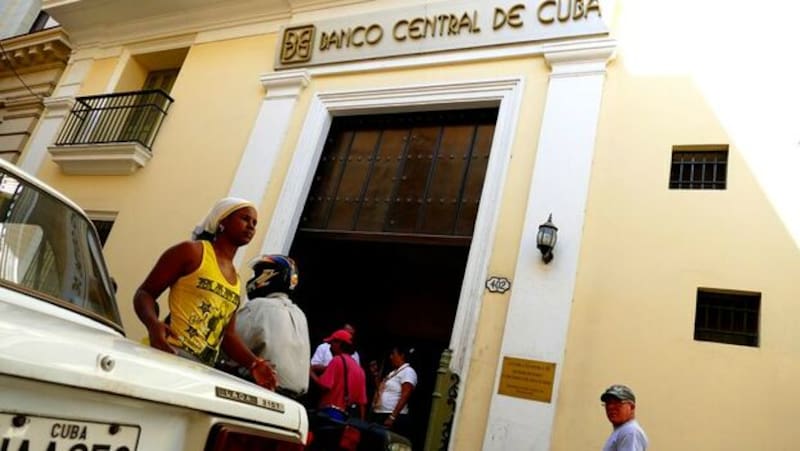 El Banco Central de Cuba salió a aclarar qué pasará con las cuentas bancarias y los servicios.