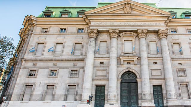 Banco Nación se fondeará con bonos UVA y atados al dólar MEP