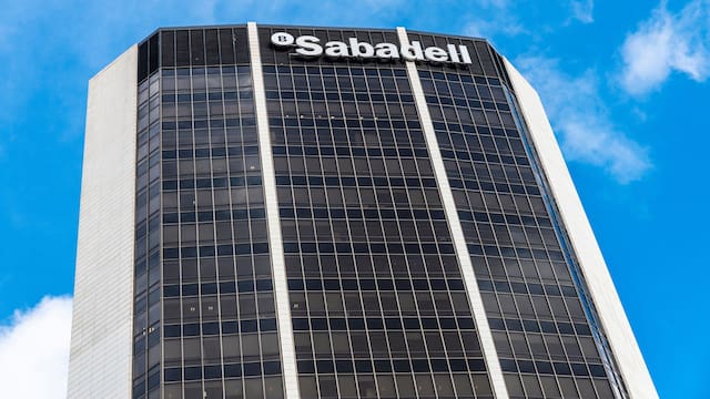 Banco Sabadell, Repsol, Indra y Naturgy, junto con BBVA, protagonizan una lluvia de resultados