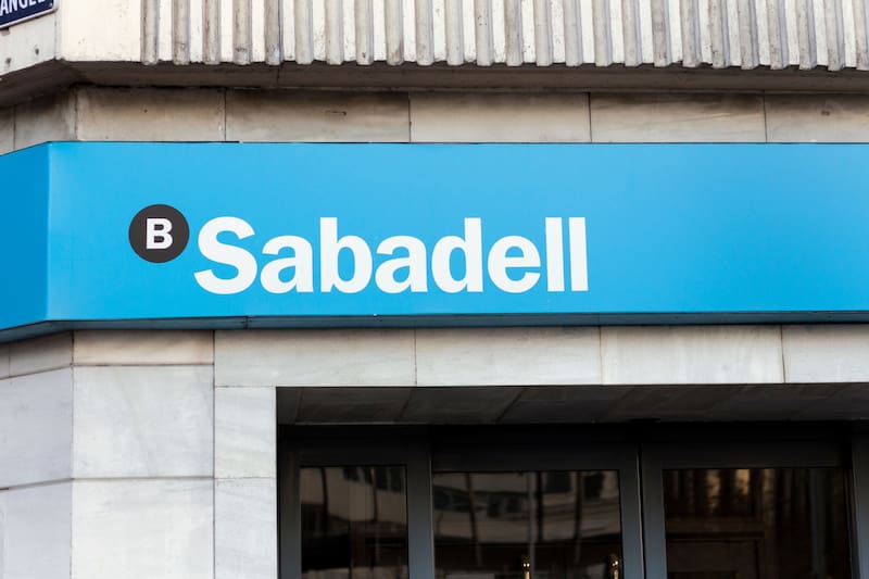 El acuerdo establece que BPCE no superará una participación del 9,99% del capital de Banco Sabadell.