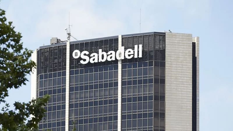 Banco Sabadell gana un 29% menos en el primer trimestre y mantiene el objetivo de rentabilidad del 16% para 2027