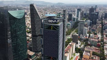Alerta bancaria: confirman cambios en depósitos y retiros para 2026 y afectarán a clientes de Banamex, Santander y BBVA