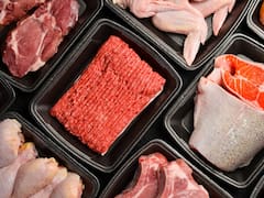 La almohadilla de las bandejas de carne: para qué sirve realmente y por qué debes tener cuidado al manipularla