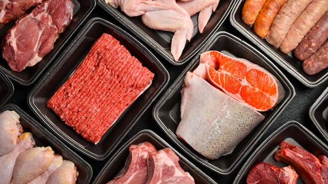 La almohadilla de las bandejas de carne: para qué sirve realmente y por qué debes tener cuidado al manipularla