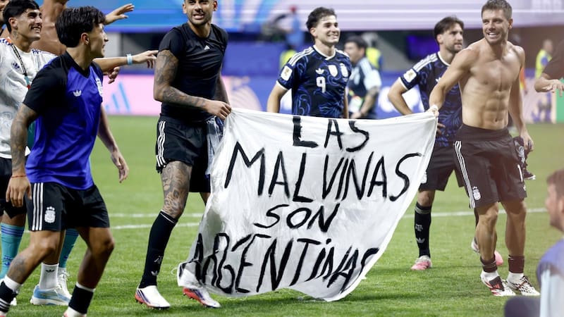 La bandera que exhibieron los jugadores en la semifinal del Mundial 2026. Foto: EFE.