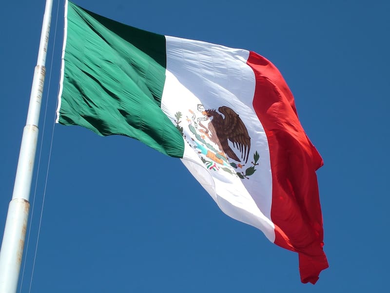 La bandera mexicana fue elegida como la más bonita de la región. Foto: Pixabay.